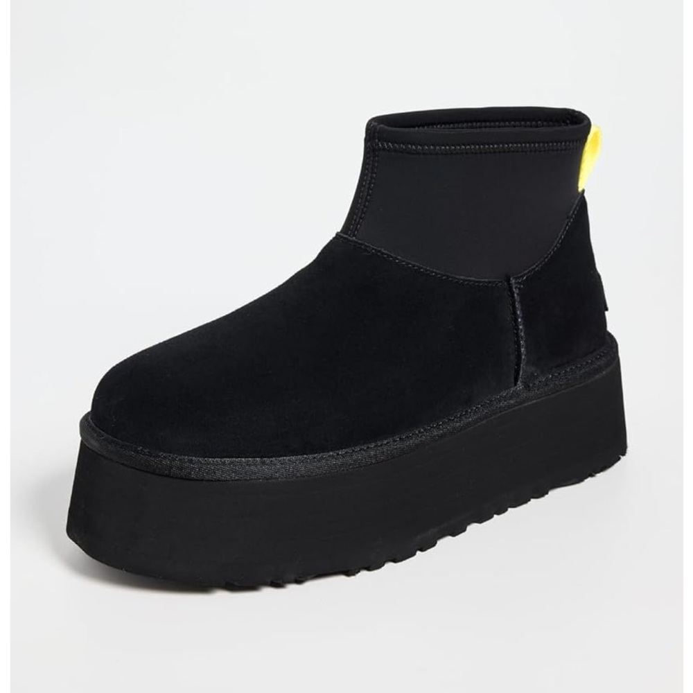UGG women’s classic lil dipper Black Platform Ankle Boots - Picture 3 of 14